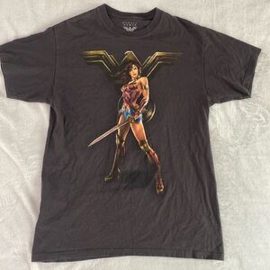 Wonder Woman Gal Gadot grey t-shirt